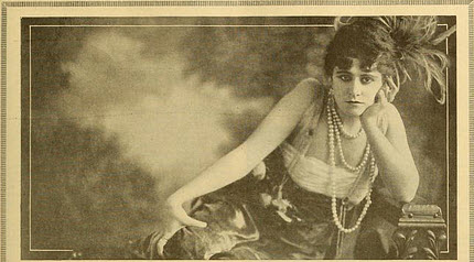 Fontaine as Dora Rogers